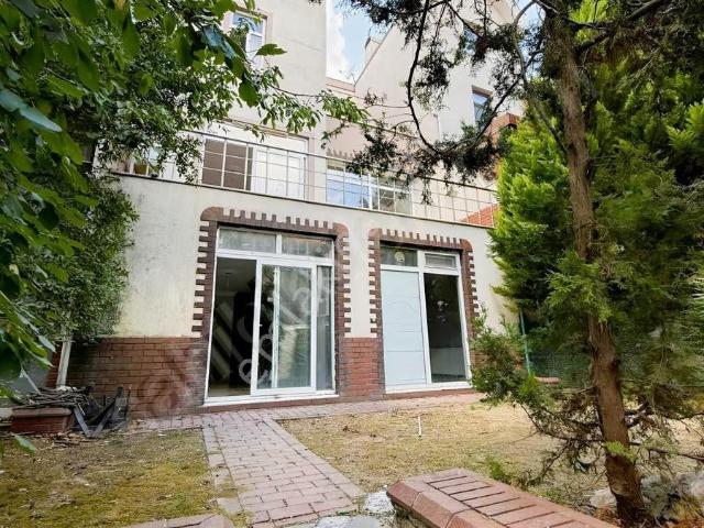 Bahçeşehir 2. Kısım 5+2 Havuzlu Site Satılık Villa