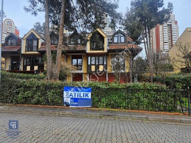 Bahçeşehir 2.kısım Satılık 4+2 Villa Şelale Villaları