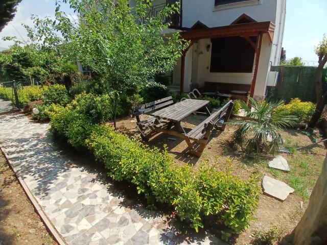 Bahçeşehir 2. Kısım'da 3 Katlı Lüks Villa