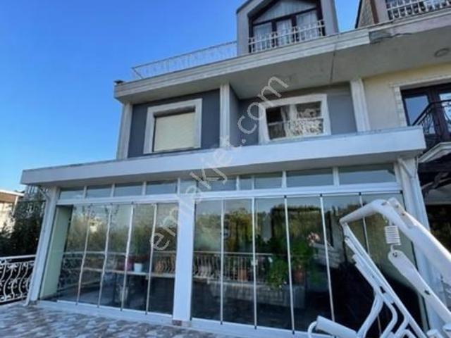 Bahçeşehir 2.kısımdapazartürk Civarı Satılık Tadilatlı Lüx Villa