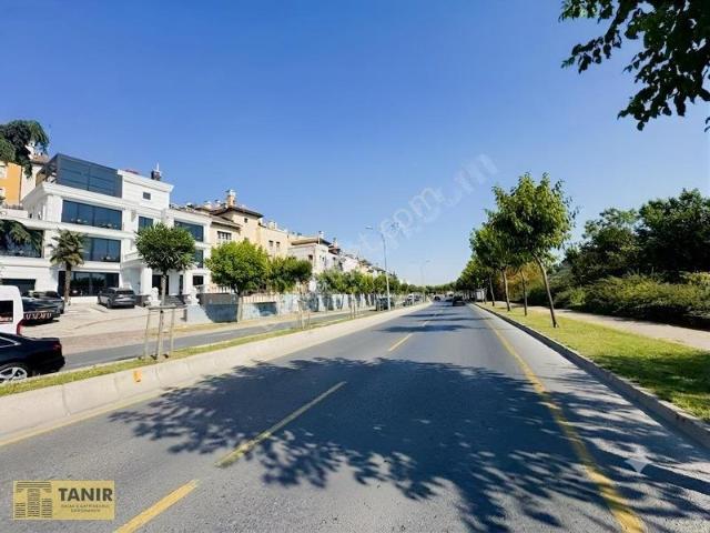 Bahçeşehirde Kurumsal Firmaya Ana Cadde Üzerinde Kiralık Villa