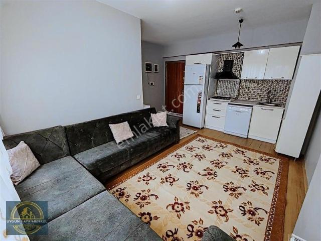 Bahçeşehir'de Havuz Cephe 7/24 Güvenlikli Site Eşyalı 2+1 Daire