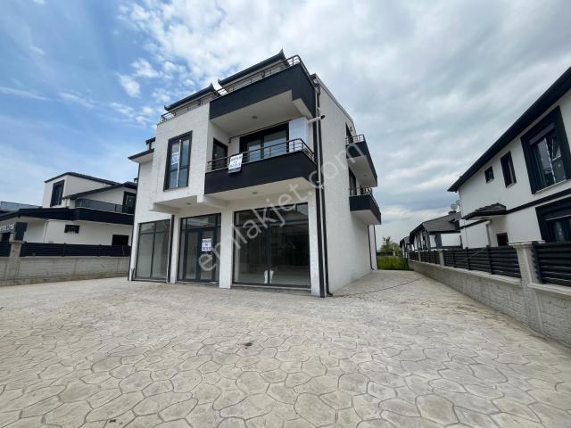 Bahçe Kullanım Alanlı Ebeveyn Banyolu 2+1 Dubleks Satılık Daire