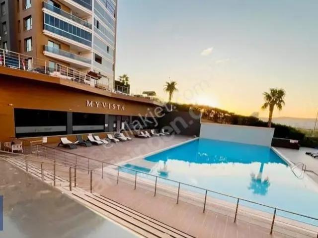 Bahçe Kullanımlı Havuzlu Sitede 3+1 Satılık Daire