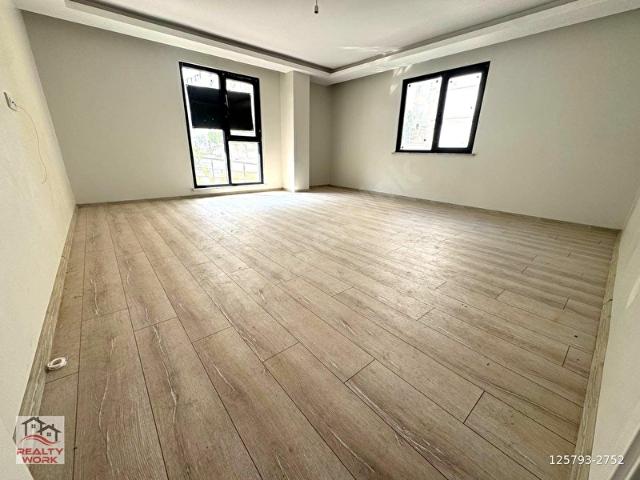 BAHÇE KULLANIMLI 2+1 EBEVEYN BANYOLU ASANSÖRLÜ FERAH YAŞAM