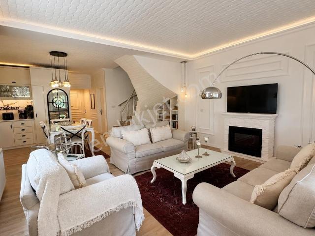 Bahçeli Müstakil Villa | 4+1 Tripleks | Land Of Legends'a 1 Km
