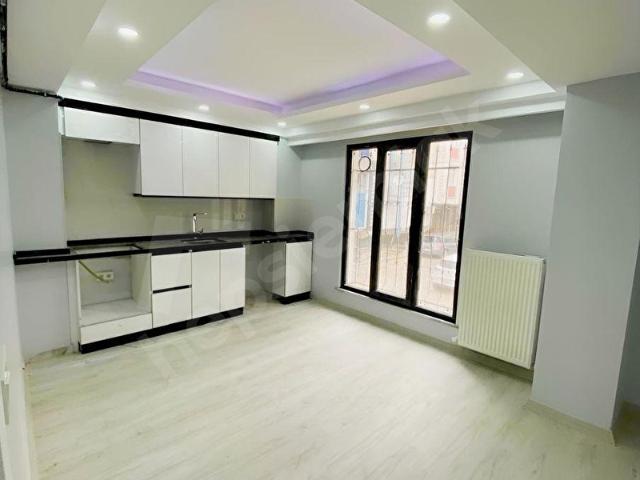 BAHÇELİEVLER ÇOBANÇEŞMEDE SIFIR 1+1 KİRALIK DAİRE