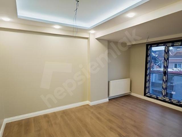 BAHÇELİEVLER İLKYUV METROYA YAKIN SIFIR 2+1 LÜKS ARAKAT DAİRE