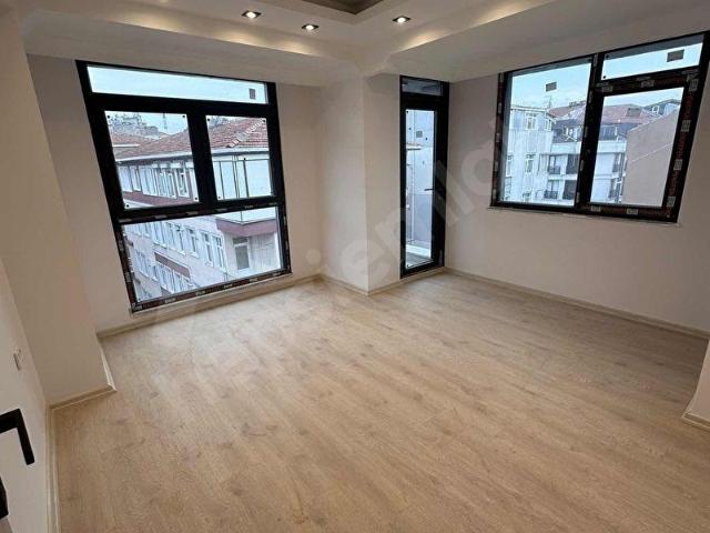 BAHÇELİEVLER SOĞANLIDA HER KATTA TEK DAİRE SATILIK DAİRE