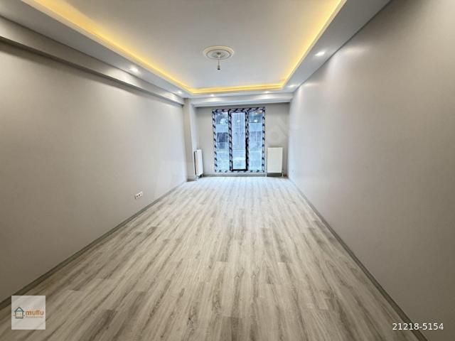 BAHÇELİEVLER YAYLA İŞ BANKASI YAKINI, CADDE ÜZERİ, SIFIR, 140 M2, E.BANYOLU, 3+1 KİRALIK DAİRE