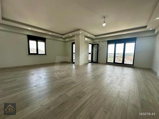 BAHÇELİEVLERDE CADDEYE PARALEL 300 m'2 GENİŞ LÜX DUBLEX