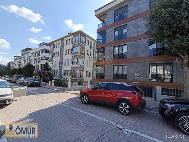 BAHÇELİEVLERDE YENİ BİNA 2+1 DÜZ GİRİŞ KAPALI OTOPARKLI