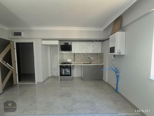 BAHÇELİEVLERİN GÖBEĞİNDE 50 M2 ARA KAT KİRALIK SIFIR 1+1 DAİRE