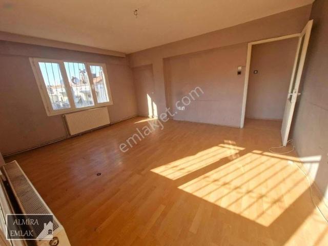 Bahçeli Evlerin Merkezinde 3+1 125m2 Arakat Köşe Ferah Daire