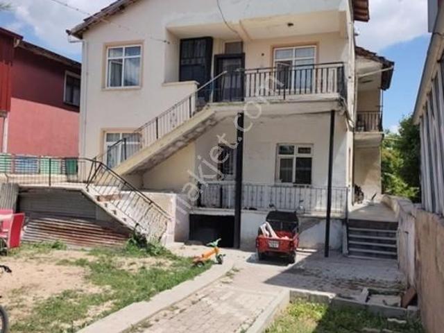 Bahçeli 2 Adet Müstakil Ev Ve Arsası