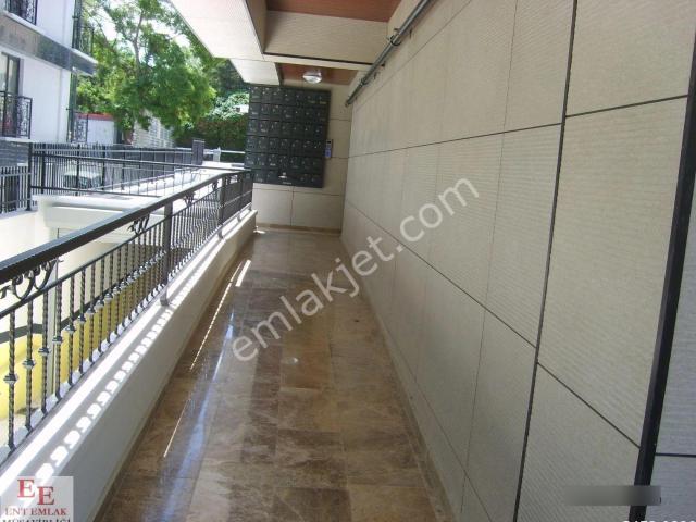 Bahçelide 1+1 Giriş Ön Kombili Sıfır Teraslı Daire