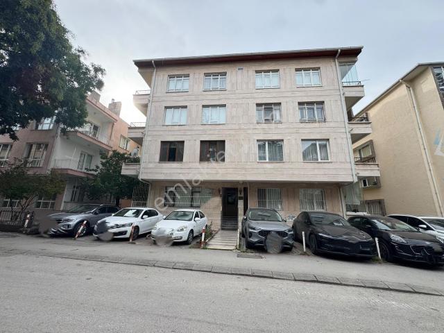 Bahçelievler 3. Cadde 52. Sokakta, Aydınlık 3+1 Bahçe Katı