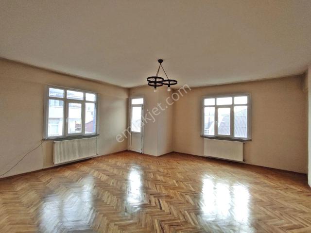 Bahçelievler Cumhuriyet Mah 3 Balkonlu 130,m2 3+1 6,kat Daire