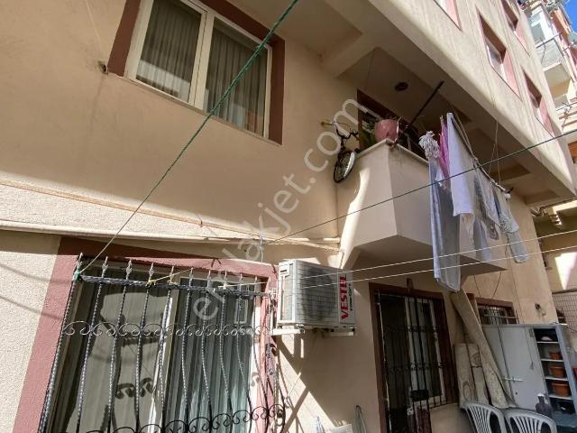 Bahçelievler Cumhuriyet Mahallesi Satılık 2+1 Bahçe Katı