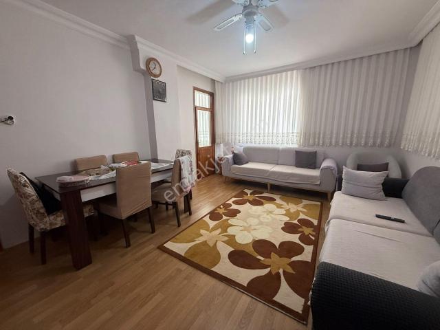 Bahçelievler Cumhuriyet Mahallesinde Geniş 2+1 Ara Kat Daire