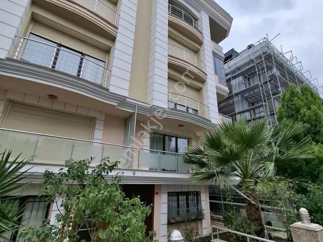 Bahçelievler Çalışlar Caddesinde, Mobilyalı 4+1 Kiralık Daire