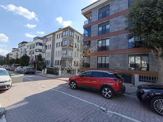Bahçelievler’de Yeni Bina 2+1 Düz Giriş Kapalı Otoparklı