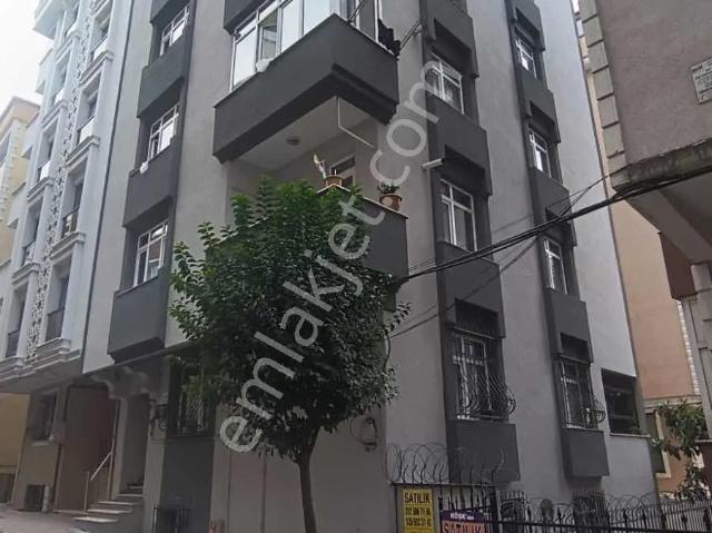 Bahçelievler Hazreti Ömer Cami'ne Yakın 2 + 1 Bahçekatı Satılık