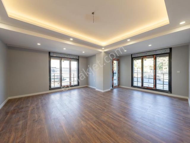 Bahçelievler İski Yakını Site İçinde Kiralık Sıfır Şık Daire