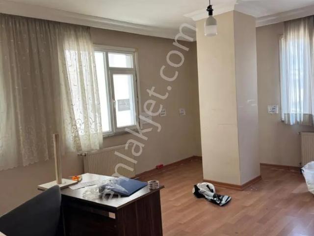 Bahçelievler Şirinevler Mah Kiralık Ofisede Daireyede Uygun 2+1 Metro Dibinde