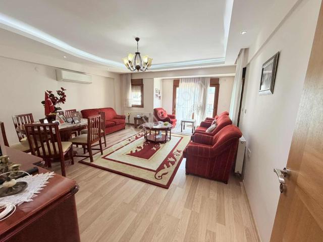 Bahçelievler Mah. 3+1 Arakat Asansörlü 15 Yıllık boş Daire