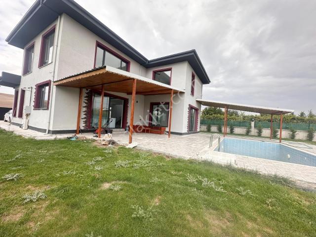 Bahçelievler Mah.4+1 Havuzlu müştemilatlı özel Kış Bahçeli Villa