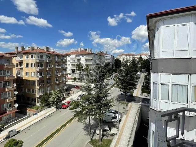 Bahçelievler Mahallesi Bahar Caddesinde Kiralık 3+1 Daire
