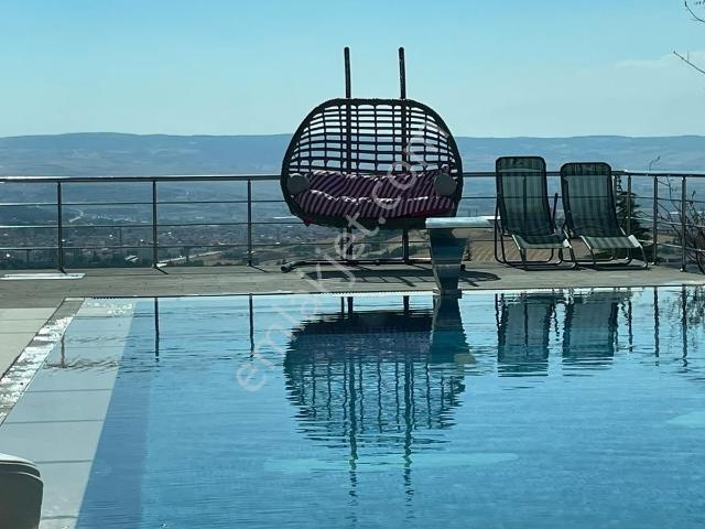 Bahçelievler Mahallesi İçeri Dere Bağlarında Havuzlu Villa