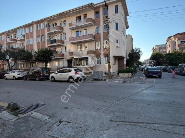 Bahçelievler Mahallesi Satılık Ara Kat 3+1 Daire