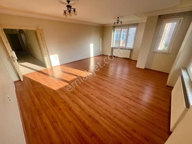Bahçelievler Mahallesi Yarış Ortaokulu Yakını Kiralık 3+1 Daire