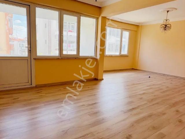 Bahçelievler Mahallesinde Arakat Satılık 3+1 Daire