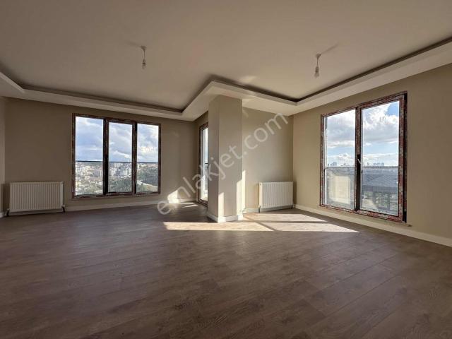 Bahçelievler Mahallesinde Güvenlikli Sitede Geniş Ferah 2+1