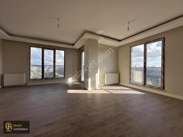 Bahçelievler Mahallesinde Güvenlikli Sitede Geniş Ferah 2+1