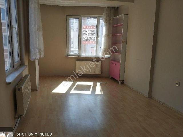 Bahçelievler Mahallesi'nde Kiralık 3+1 Asansörlü Ara Kat Balkonlu Daire