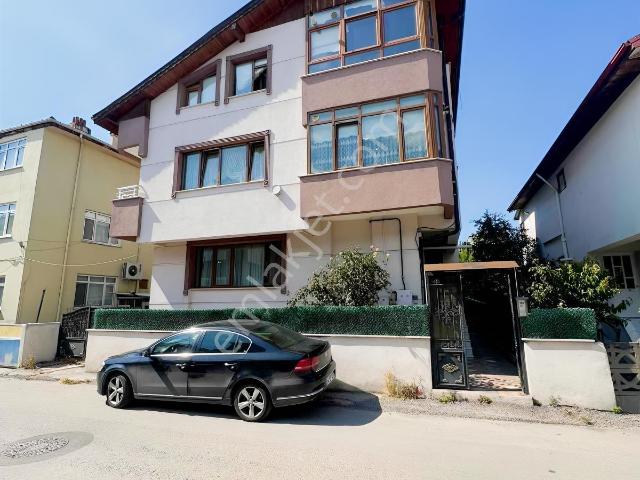 Bahçelievler Mahallesinde 300 M² Net Kullanımlı 6+3 Müstakil Ev