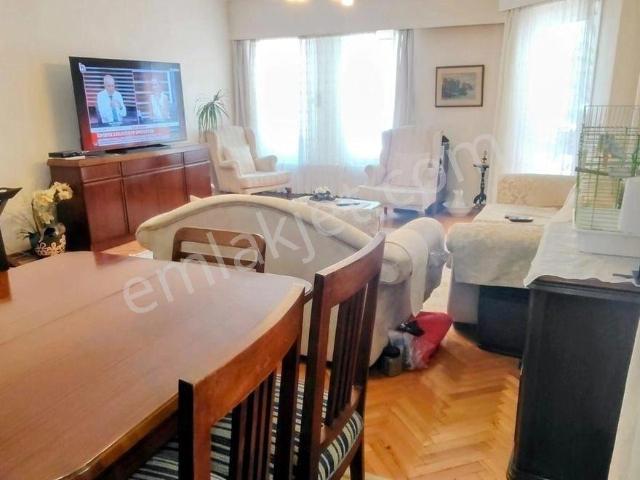 Bahçelievler Mebusevleri'nde 3+1 120 M2 Giriş Ön Cephe Daire