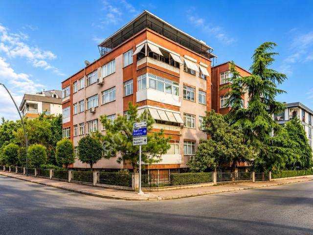 Bahçelievler Merkez Kiralık Daire 3+1 Kaloriferli 3.kat 120 M2