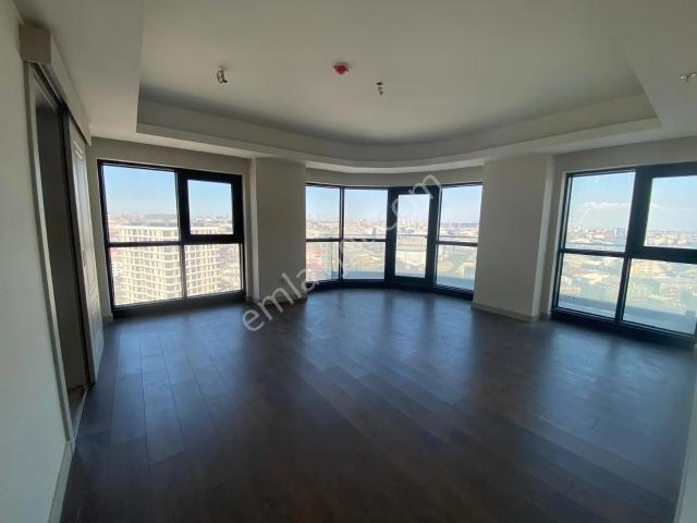 Bahçelievler Nef 'te 120 M² 18. Kat 2+1 Geniş Teraslı