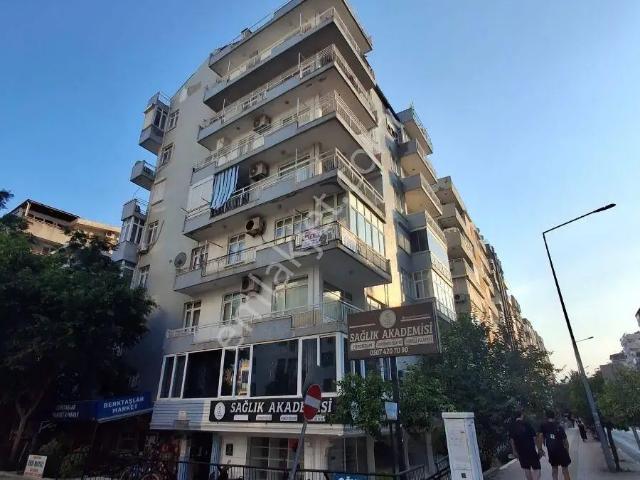 Bahçelievler Satılık Katta 3+1 Ayrı Mutfaklı Asansörlü Daire