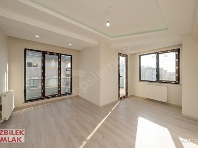 Bahçelievler Siyavuşpaşa'da Kiralık Sıfır 2+1 Balkonlu Köşe Bina