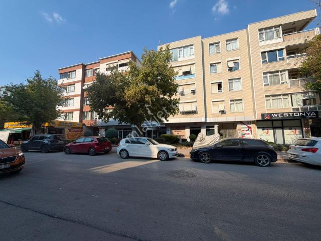 Bahçelievler Taşkent Caddesi'nde Ferah, Üst Kat, 4+1 Kiralık