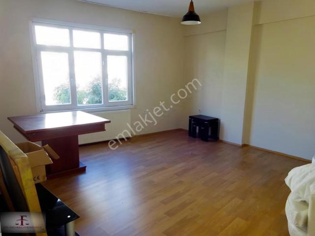 Bahçelievler Yenibosna Çobançeşme Cadde Üzeri Kiralık 3+1 Daire