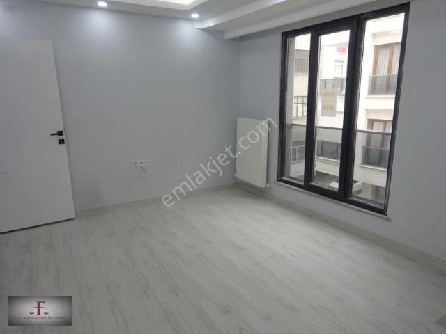 Bahçelievler Yenibosna Çobançeşme Mah.kiralık 2+1 Arakat Daire