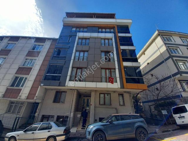 Bahçelievler Yenibosna Çobançeşme Mah Satılık Bahçe Katı Daire. 2+1