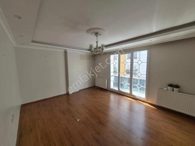 Bahçelievler Yenibosna'da Merkezi Konumda Kiralık 2+1 Daire